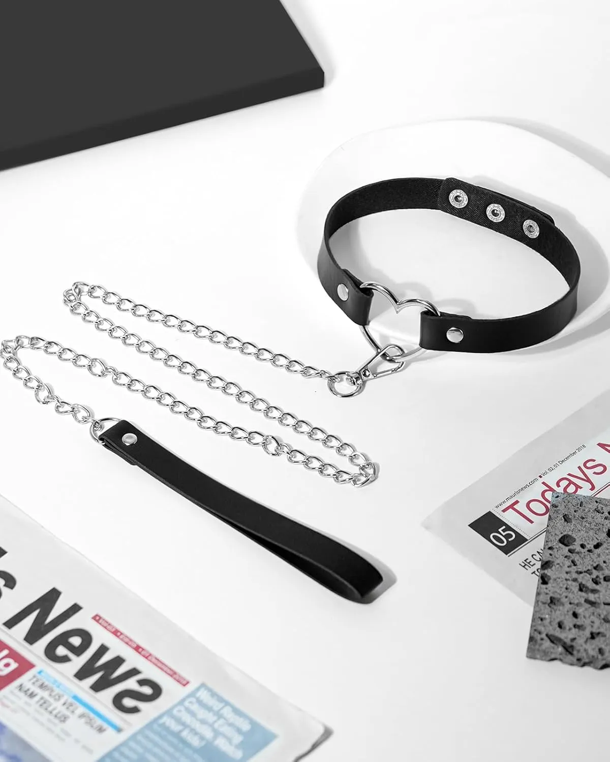 2PCS Black Choker Necklace for Women Leather Chokers Collar and Leash Set Goth Sexy Chokers for Women Heart Chain Choker Necklaces Jewelry Gift for Halloween Gothic Outfits Cosplay