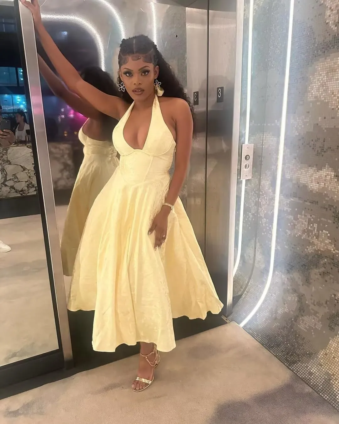 UZN Halter Tea Length Prom Dresses 2025 Jacquard Satin Deep V-Neck A-Line Formal Evening Party Gowns